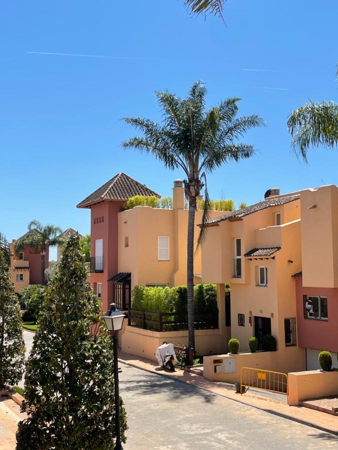 Appartamento Halo - Amazing 4br Townhouse With Jacuzzi And Big Terrace Marbella